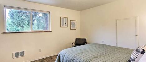 5 bedrooms, iron/ironing board, travel cot, free WiFi