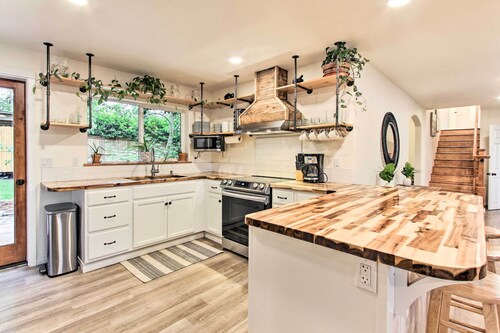 Redwood Home/Hot Tub/Near UofO and River Path.