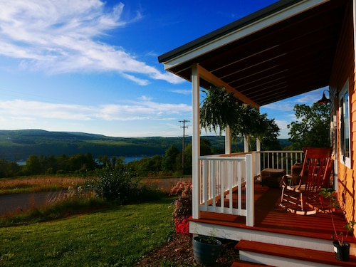 Vineyard Farmhouse w/ Hot Tub + Lake Views