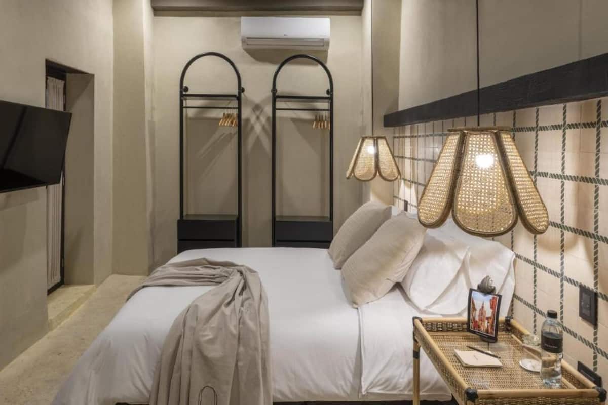 Junior Suite | Hypoallergeen beddengoed, een kluis op de kamer