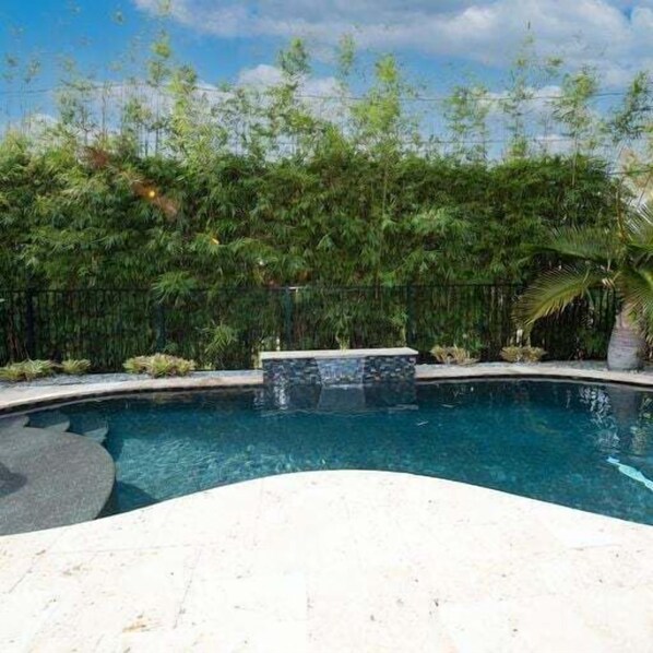 Opvarmet pool