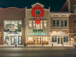Exterior - Above Starbucks in Downtown Logan ~ Fast Wifi ~ Free Netflix
 (Logan)