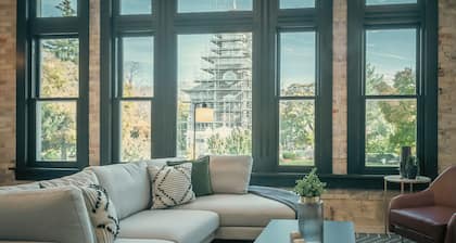 Luxury Suite ~ Above Starbucks ~ Main St View