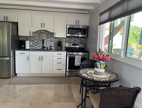 Takin' it Breezy - New Private 1 Bedroom Apartment