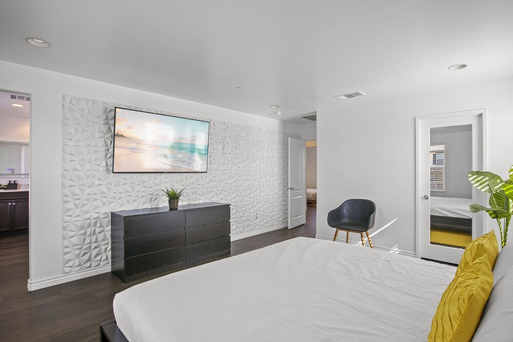 Luxe 4BR in Victorville w/ Basketball & Firepit Victorville Vrbo