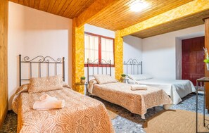3 dormitorios, cuna de viaje, wifi gratis y ropa de cama