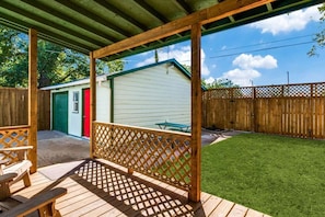 Terrace/patio - Stockyards! Less than 3 mins-Sleeps 8 -Gable House, TCU close by (Fort Worth)