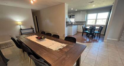 5 minutes from winery! Spacious home with pool & hot tub!