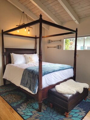 2 bedrooms, desk, travel cot, WiFi