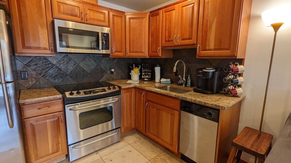 Refrigerador, microondas, horno, placa de cocina