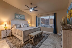 4 bedrooms, desk, iron/ironing board, free WiFi - Near Golf & Trails, Htd POOL, Spa, Putt Green, Fire Pit, Patio TV, Poker & Pool Tables (Mesa)