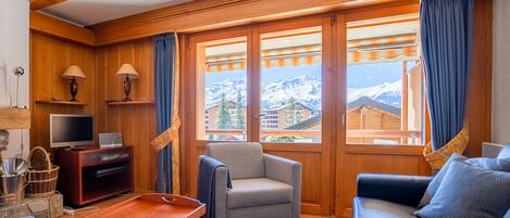 Télévision, cheminée