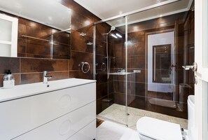 Shower, towels