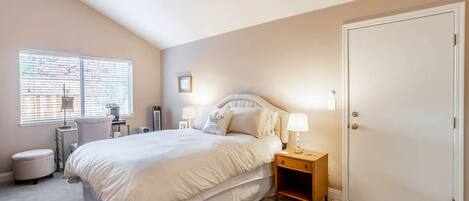 1 slaapkamer, een bureau, een strijkplank/strijkijzer, gratis wifi