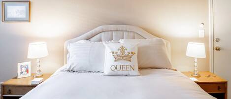 1 soverom, skrivebord, strykejern/-brett og wi-fi (inkludert)