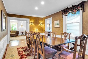 Dining - Historic Home on Dewey Pond - The Dewey House (Hartford)