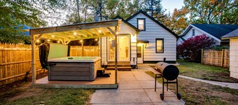 Hot Tub, Fire Pit—Walk to Notre Dame and Downtown