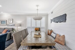 Dining - 8 on Onyx ! (Newport Beach)