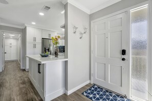 Interior - 8 on Onyx ! (Newport Beach)