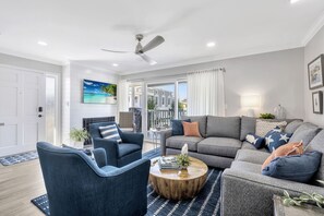 Smart TV, fireplace, DVD player - 8 on Onyx ! (Newport Beach)