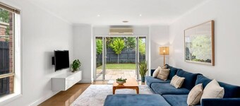 Mia’s Place: Modern Pet-Friendly Geelong West Stay