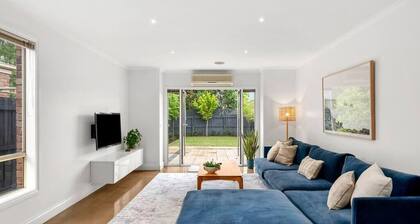 Mia’s Place: Modern Pet-Friendly Geelong West Stay