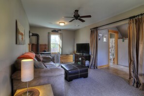 TV, video games, video library - Oquossoc Camp - Great in-town Oquossoc location - walk to OG and Portage! (Oquossoc)