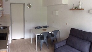 A compact living space with a kitchenette, a dining table with chairs, and a sofa. - Studio 4 ppl near the ski runs, family friendly (Morillon)