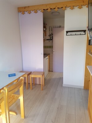 Dining - Studio 3 ppl, ski runs view, ski lifts at 50m (Doucy)