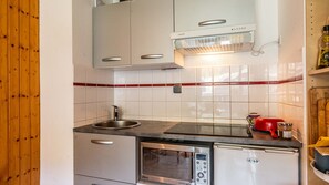 Fridge, microwave, dishwasher, coffee/tea maker