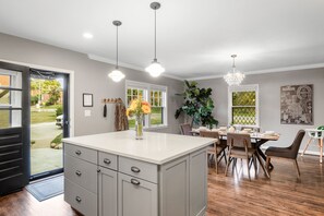 Dining - Midtown Dundee Castle across the street from Warren Buffett! (Omaha)