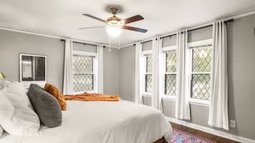 4 bedrooms, desk, iron/ironing board, travel cot