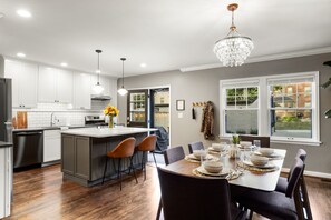 Dining - Midtown Dundee Castle across the street from Warren Buffett! (Omaha)