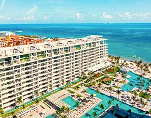 Exterior - 3 Bedroom Penthouse Loft on Beautiful 5 Diamond Resort (Cancun)