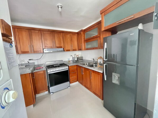 Microwave, oven, dishwasher, coffee/tea maker