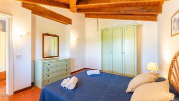 2 Schlafzimmer, Bügeleisen/Bügelbrett, Reisekinderbett, Bettwäsche