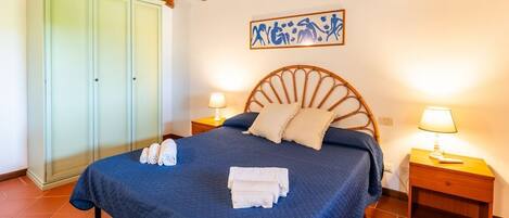 2 bedrooms, iron/ironing board, travel cot, bed sheets