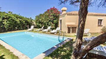 Een verwarmd zwembad