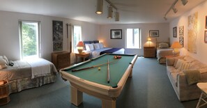 3 bedrooms, iron/ironing board, travel cot, free WiFi - TreeTops: Whidbey Island bayside retreat with sound and Olympic Mountain views  (Clinton)