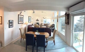 Smart TV, fireplace, DVD player, ping pong - TreeTops: Whidbey Island bayside retreat with sound and Olympic Mountain views  (Clinton)