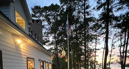 Spacious Lake House with Sam Rayburn Water Frontage