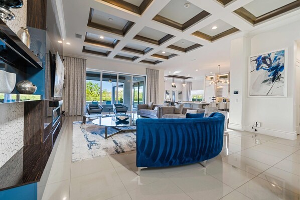 Fernseher, Kamin, Videospiele, Tischfußball