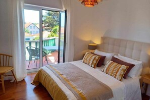 2 bedrooms, iron/ironing board, travel cot, free WiFi