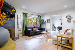 Smart TV, fireplace, books, music library