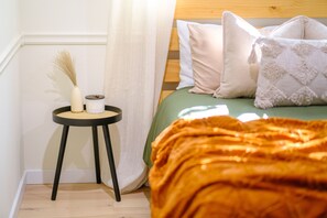 3 bedrooms, desk, iron/ironing board, free WiFi