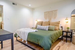 3 chambres, bureau, fer et planche à repasser, accès au Wi-Fi (inclus)