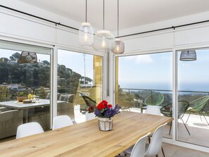 Dining - Beautiful private villa for 12 guests with A/C, WIFI, private pool, TV and terrace (Lloret De Mar)