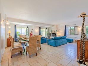 Interior - Stunning private villa for 8 people with private pool, WIFI, A/C, TV and terrace (Saint-raphaël)