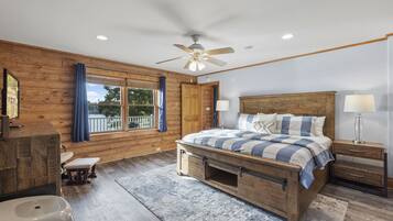 5 bedrooms, desk, iron/ironing board, travel crib