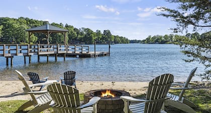 Welcome to the Lodge at Greenbay - Sandy Beach & Amazing Sunset Views!